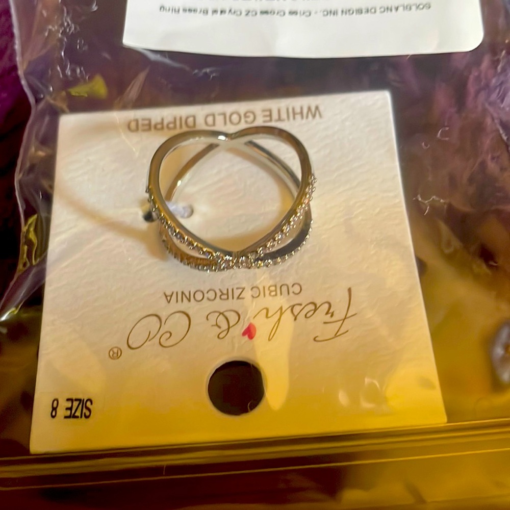 ✨✨CRISS CROSS CUBIC ZIRCONIA BRASS RING 💍 IN SIZE 8 TWO RINGS ✨✨ !!